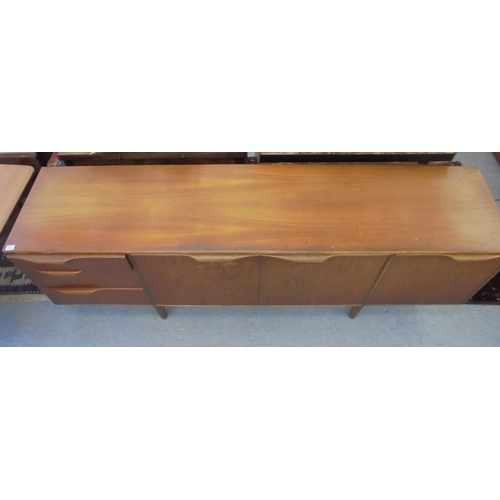 189 - A 1970s McIntosh teak draw leaf dining table, raised on round, tapered legs  29