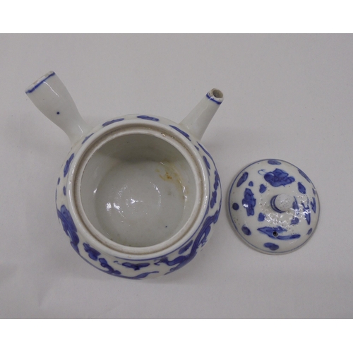 128 - Three Chinese porcelain teapots of similar form, decorated in blue and white