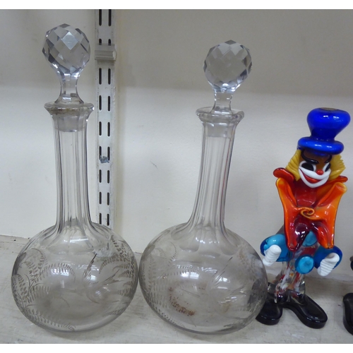 166 - Glassware: to include a Murano glass decanter, fashioned as a clown 