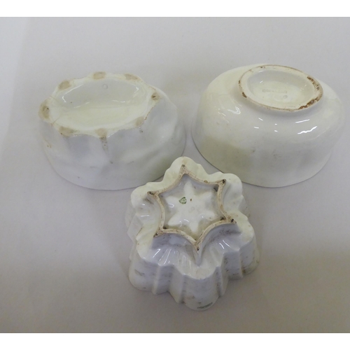 167 - Ceramics: to include an early 20thC Shelley earthenware turret design jelly mould  6