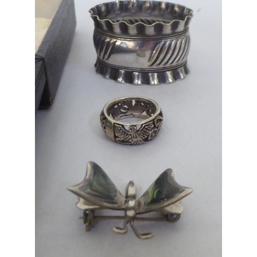 299 - Silver and white metal collectables: to include items of personal ornament; and napkin rings 