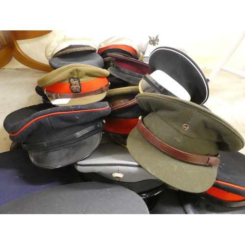 51 - Various peaked caps