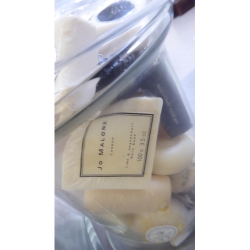 117 - Various hotel samples: to include Jo Malone bath oil and Baylis & Harding handwash 