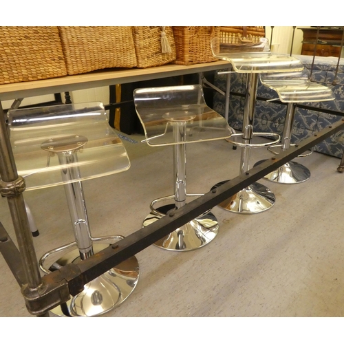 195 - A set of four modern chromium plated, height adjustable bar stools with clear perspex seats 