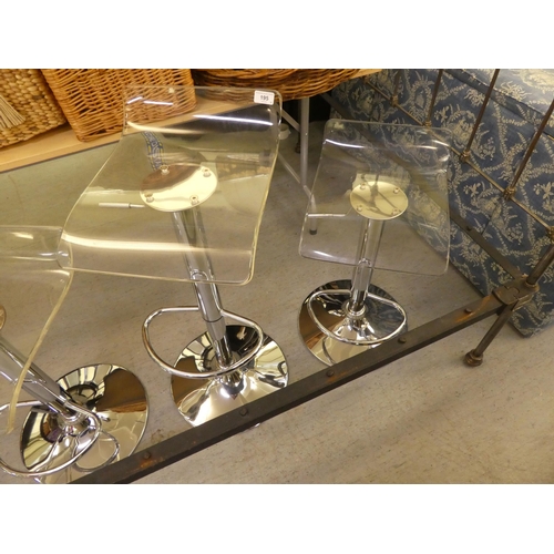 195 - A set of four modern chromium plated, height adjustable bar stools with clear perspex seats 