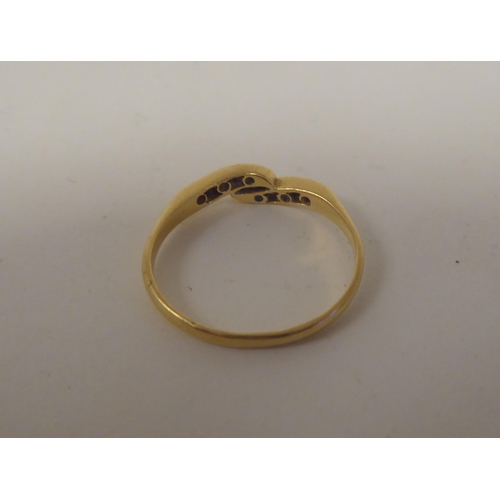 60 - An 18ct gold diamond set crossover ring