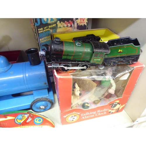 75 - Vintage toys and similar collectables: to include tinplate and clockwork; and a Wallace and Gromit a... 