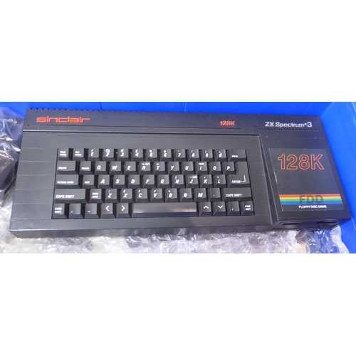 78 - Circa 1970s-1990s computer, gaming and similar equipment: to include a Amiga A1200 keyboard; and a S... 