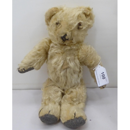 100 - Teddy bears: to include a 1930s Merrythought beige mohair example with mobile limbs  27