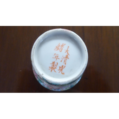 135 - 18thC and later Chinese and other Oriental ceramics: to include a porcelain charger  14