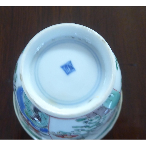 135 - 18thC and later Chinese and other Oriental ceramics: to include a porcelain charger  14