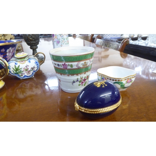 143 - Cloisonné, porcelain and other collectables: to include miniature teapots and vases  4