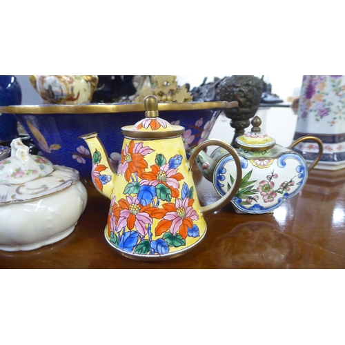 143 - Cloisonné, porcelain and other collectables: to include miniature teapots and vases  4