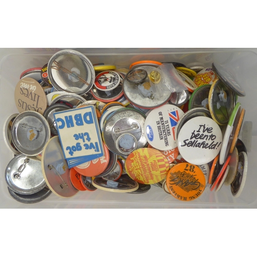 184 - Badges, mainly post 1980s: to include political and promotional