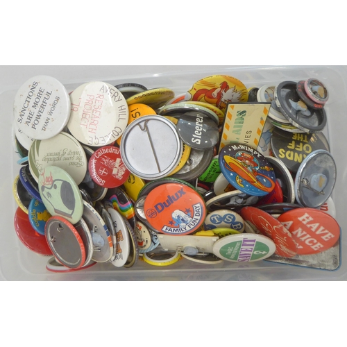 184 - Badges, mainly post 1980s: to include political and promotional