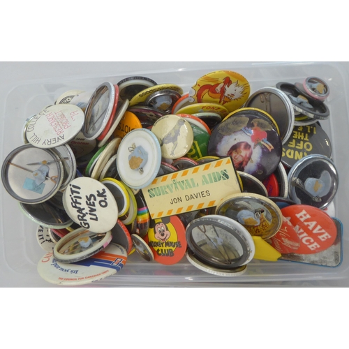 184 - Badges, mainly post 1980s: to include political and promotional