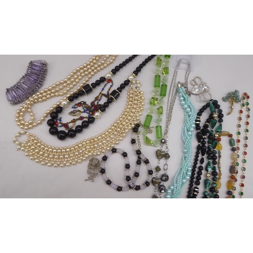 190 - Costume jewellery: to include coloured beads, bangles and brooches