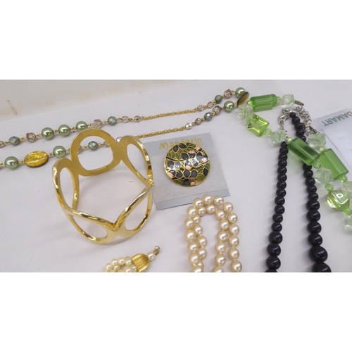 190 - Costume jewellery: to include coloured beads, bangles and brooches