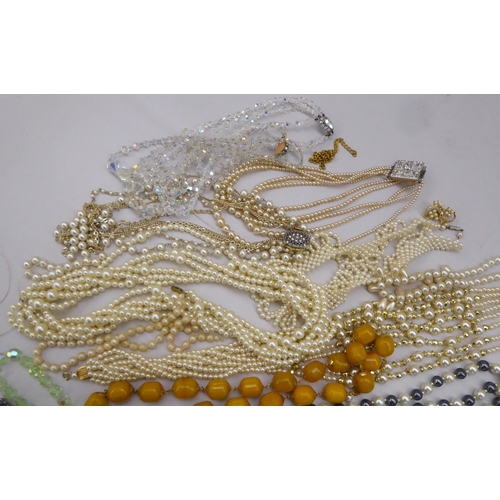 190 - Costume jewellery: to include coloured beads, bangles and brooches