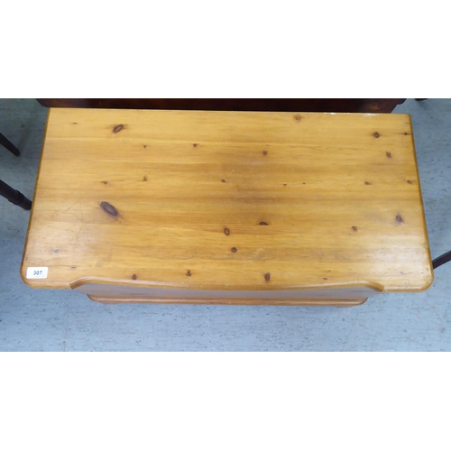 307 - A modern pine chest with straight sides and a hinged lid, on a plinth&nbsp; 17