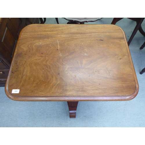 324 - A late 19thC mahogany pedestal table, raised on a turned column and triform plinth&nbsp; 28