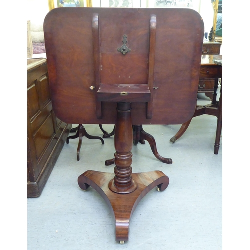 324 - A late 19thC mahogany pedestal table, raised on a turned column and triform plinth&nbsp; 28
