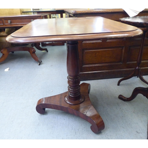 324 - A late 19thC mahogany pedestal table, raised on a turned column and triform plinth&nbsp; 28