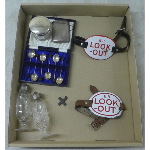 357 - Small collectables: to include six silver bean terminal coffee spoons&nbsp; Sheffield marks; and two... 