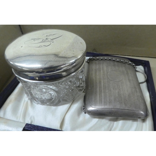 357 - Small collectables: to include six silver bean terminal coffee spoons&nbsp; Sheffield marks; and two... 