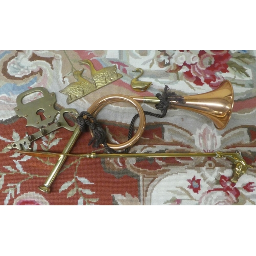 365 - 20thC ornamental and functional metalware: to include a brass oil lamp&nbsp; 9