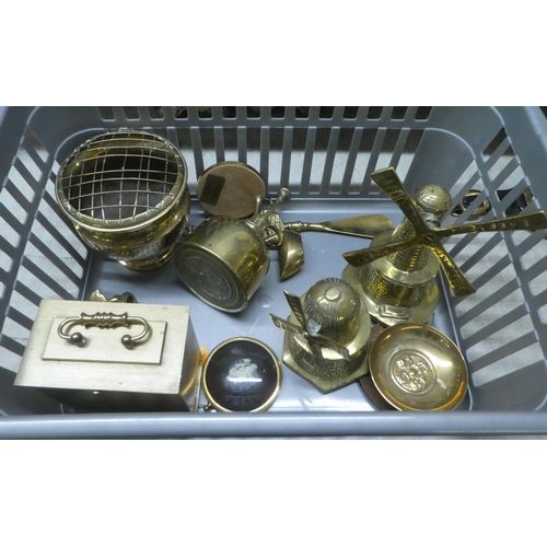 365 - 20thC ornamental and functional metalware: to include a brass oil lamp&nbsp; 9