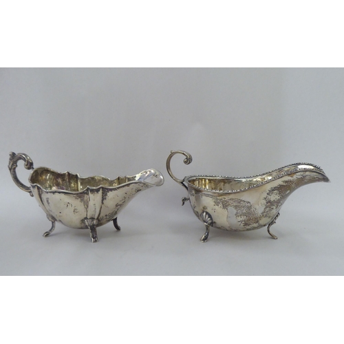 380 - Silver and white metal collectables: to include a sauce boat, on splayed feet&nbsp; Sheffield marks ... 