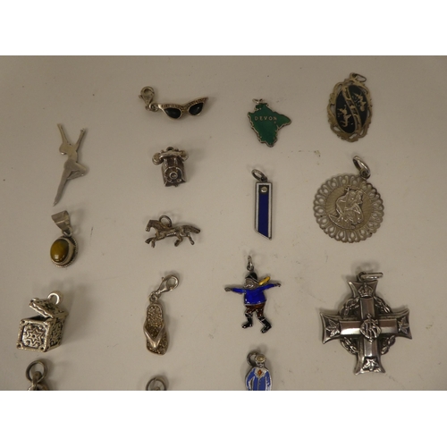 119 - Silver, silver coloured and white metal items of personal ornament: to include brooches; pendants; a... 