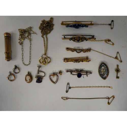 124 - Yellow and gold coloured metal items of personal ornament: to include bar brooches