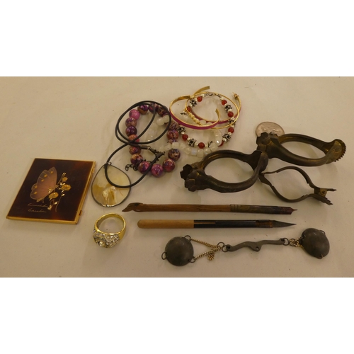 127 - Miscellaneous collectables: to include an ornamental smoker's pipe; and trinket boxes, contained in ... 