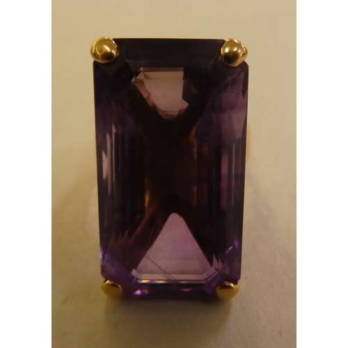 132 - A 15ct gold amethyst set ring