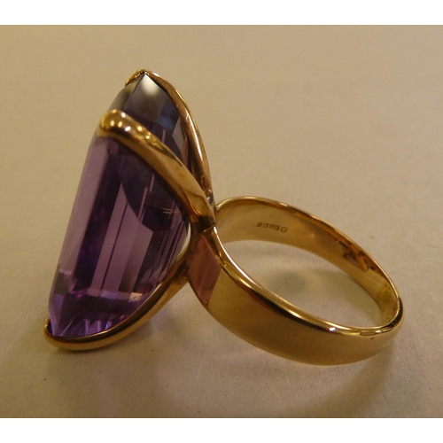 132 - A 15ct gold amethyst set ring