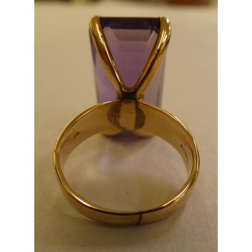 132 - A 15ct gold amethyst set ring