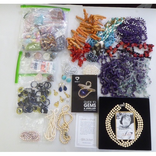 134 - Costume jewellery: to include coral, pearls, bead necklaces and other accessories; and a Jackie thre... 