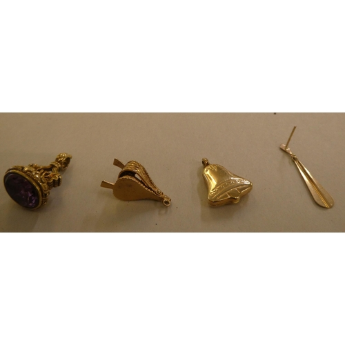 141 - 9ct gold, gold coloured and other metal bracelet charms