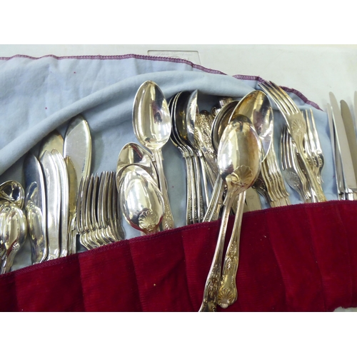 173 - Silver plated cutlery: to include Kings pattern table forks 