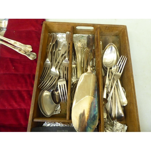 173 - Silver plated cutlery: to include Kings pattern table forks 