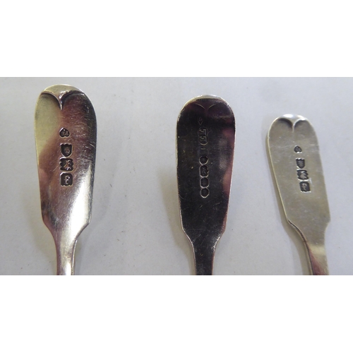 187 - Silver collectables: to include a pair of fiddle pattern soup ladles&nbsp; London 1900&nbsp;