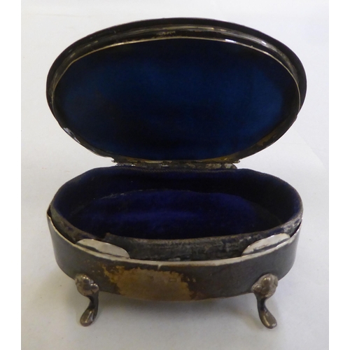 189 - Silver collectables: to include a ring box with a hinged lid&nbsp; indistinct marks&nbsp;&nbsp;