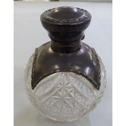 189 - Silver collectables: to include a ring box with a hinged lid&nbsp; indistinct marks&nbsp;&nbsp;