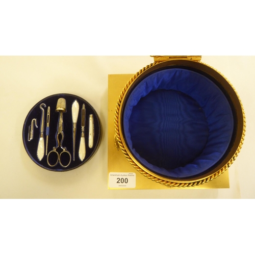 200 - A Victorian Betjemann & Sons novelty, gilt metal, honey pot design sewing/vanity box of simulate... 