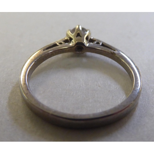 204 - A 9ct gold diamond solitaire ring&nbsp;