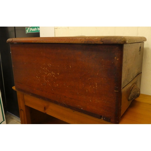 208 - A mixed lot: to include an Edwardian oak barometer with a Roman and Arabic dial&nbsp; 34