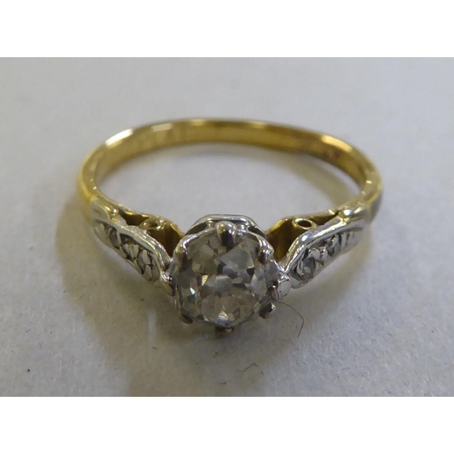 215 - An 18ct gold and platinum diamond solitaire ring&nbsp;