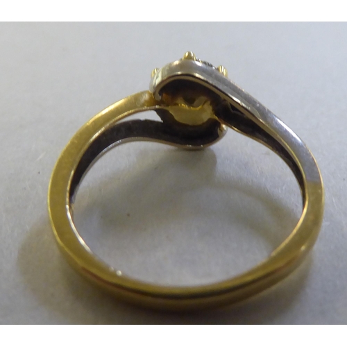 219 - An 18ct gold diamond crossover cluster ring&nbsp;